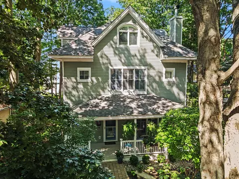 76550 Fieldstone Cir, South Haven, MI 49090