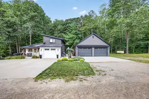 8433 Montreal Ln, Canadian Lakes, MI 49346