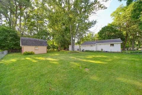 Exterior - 5329 Spring Arbor Rd, Jackson, MI 49201 photo 10 of 12