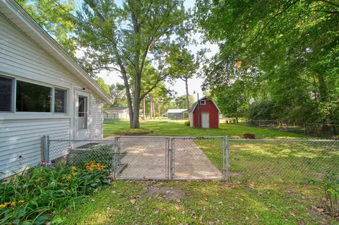 Exterior - 5329 Spring Arbor Rd, Jackson, MI 49201 photo 3 of 12