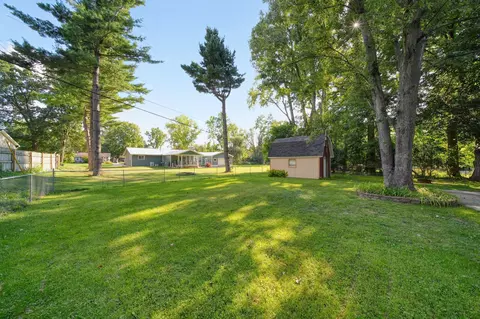 Exterior - 5329 Spring Arbor Rd, Jackson, MI 49201 photo 11 of 12