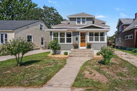 371 W 19th St, Holland, MI 49423