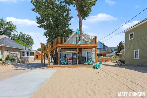 1682 Beach St, Muskegon, MI 49441