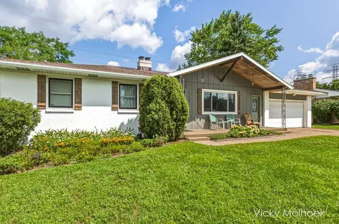 1651 Sunny Creek St SE, Kentwood, MI 49508