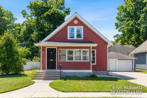 317 W Montcalm St, Greenville, MI 48838