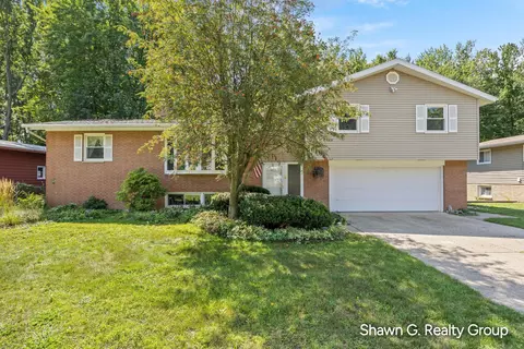 1490 Marwood Dr SE, Kentwood, MI 49508