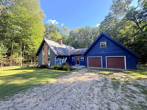 9823 N Calgary Dr, Stanwood, MI 49346