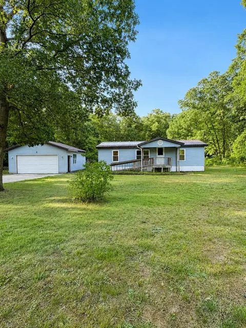 6637 White Rd, Muskegon, MI 49442