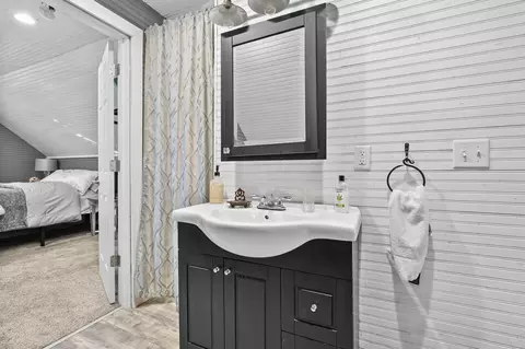 Bath - 12405 Oak Ridge Rd, Plainwell, MI 49080 photo 3 of 6