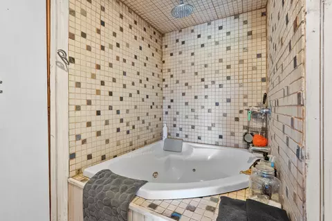 Bath - 12405 Oak Ridge Rd, Plainwell, MI 49080 photo 5 of 6
