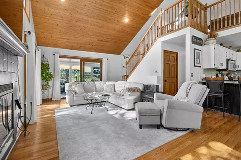 Living - 12405 Oak Ridge Rd, Plainwell, MI 49080 photo 2 of 6
