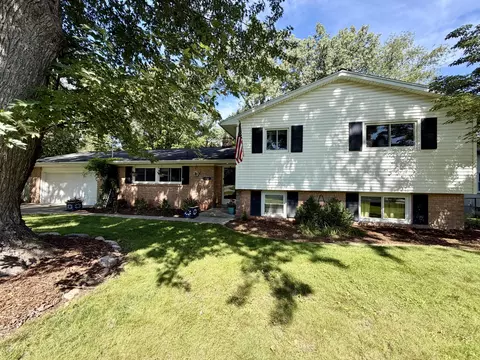 1881 Sunny Creek St SE, Kentwood, MI 49508