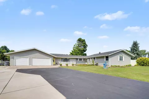 12996 Bayview Dr, Vicksburg, MI 49097