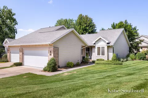 2116 Shetland Dr NE, Grand Rapids, MI 49505