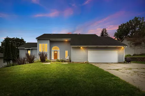 2630 Glencairin Dr NW, Grand Rapids, MI 49504