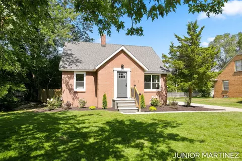 23 E 35th St, Holland, MI 49423