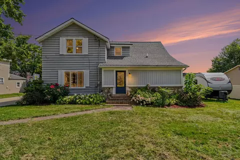 34 S Main St NW, Casnovia, MI 49318