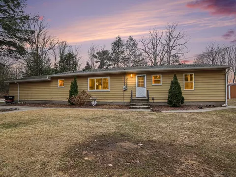 8590 W Thomas St, Shelby, MI 49455