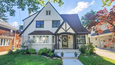 940 Lakeside Dr SE, Grand Rapids, MI 49506