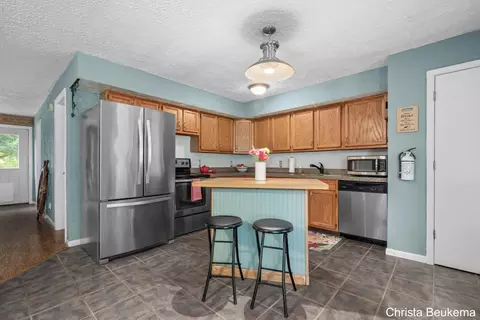 Kitchen - 88 E Parmeter Rd, Ionia, MI 48846 photo 2 of 3