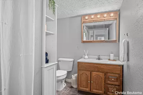 Bath - 88 E Parmeter Rd, Ionia, MI 48846 photo 1 of 1
