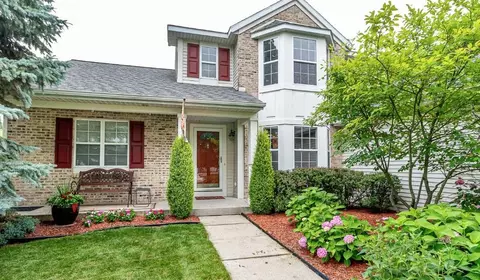 5450 W Heathwood Dr SE, Kentwood, MI 49512