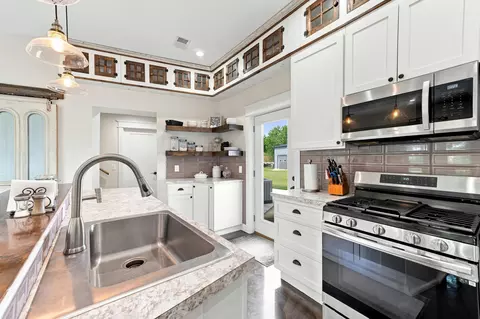 Kitchen - 10268 Graham Rd, Plainwell, MI 49080 photo 4 of 4