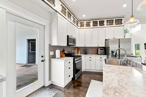 Kitchen - 10268 Graham Rd, Plainwell, MI 49080 photo 2 of 4