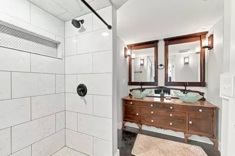 Bath - 10268 Graham Rd, Plainwell, MI 49080 photo 4 of 5