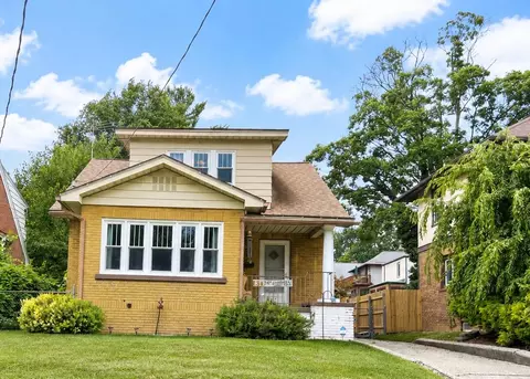 1347 Powers Ave NW, Grand Rapids, MI 49504