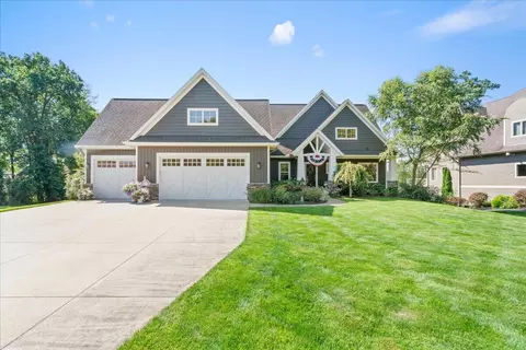 12355 Bayview Dr, Wayland, MI 49348