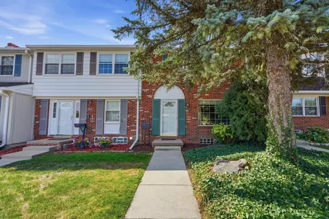 19372 Malvern Ct, Northville, MI 48167
