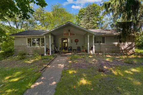 1560 S Hillsdale Rd, Hillsdale, MI 49242