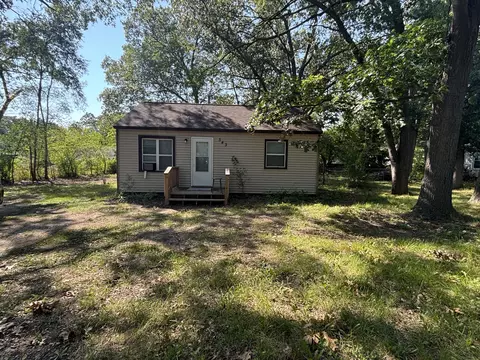 343 Forest Dr, Muskegon, MI 49442