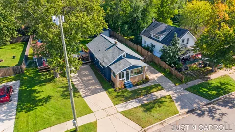 2416 Woodward Ave SW, Wyoming, MI 49509