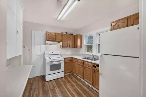 Kitchen - 303 E Prospect St, Jackson, MI 49203 photo 1 of 3