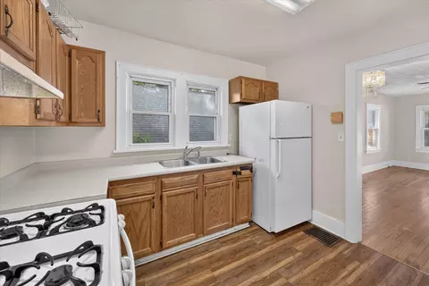 Kitchen - 303 E Prospect St, Jackson, MI 49203 photo 2 of 3