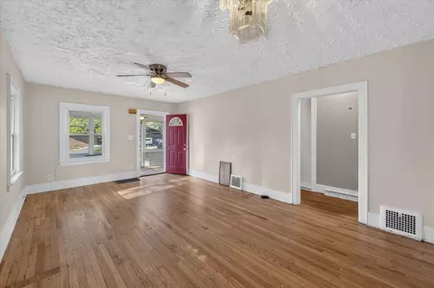 Living - 303 E Prospect St, Jackson, MI 49203 photo 2 of 3