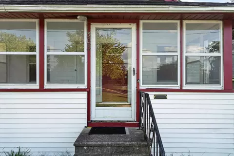 Exterior - 303 E Prospect St, Jackson, MI 49203 photo 3 of 4