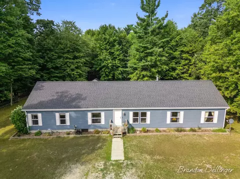 6467 S Croton Hardy Dr S, Newaygo, MI 49337