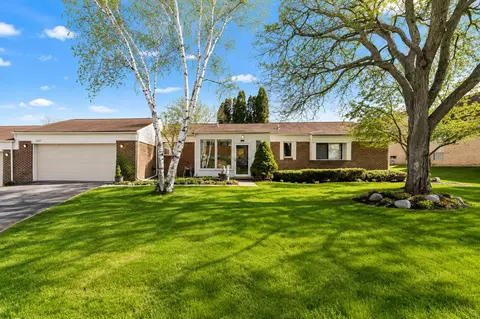 5327 Fairway Ct, West Bloomfield, MI 48323