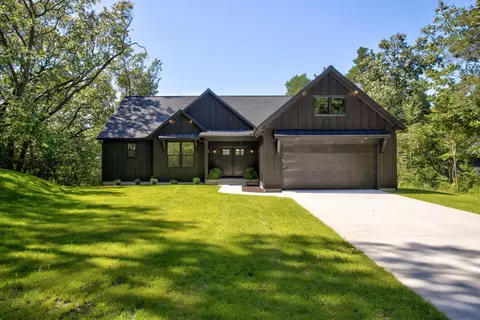 3126 Red Oak Dr, Saugatuck, MI 49453
