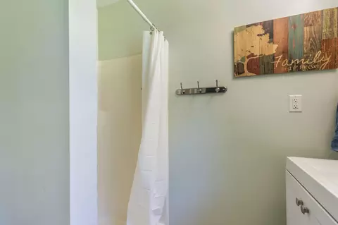 Bath - 1411 E Rishel Rd, Sturgis, MI 49091 photo 3 of 3