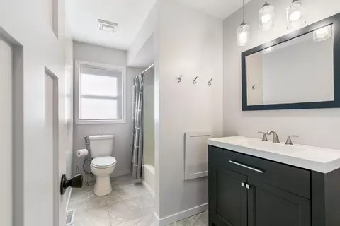 Bath - 1411 E Rishel Rd, Sturgis, MI 49091 photo 1 of 3