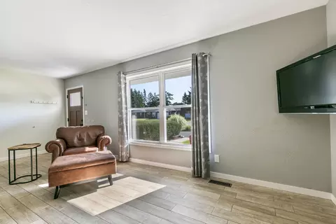 Living - 1411 E Rishel Rd, Sturgis, MI 49091 photo 2 of 3