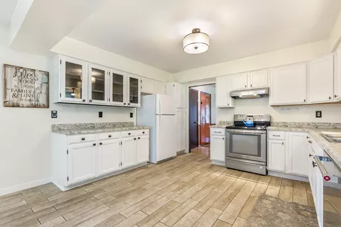 Kitchen - 1411 E Rishel Rd, Sturgis, MI 49091 photo 3 of 5