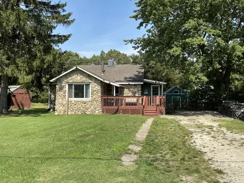 82248 45th Ave, Coloma, MI 49038