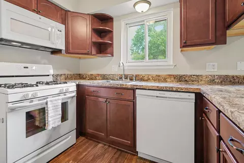 Kitchen - 227 Sheffield Dr, Saline, MI 48176 photo 3 of 4