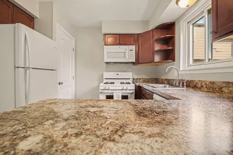 Kitchen - 227 Sheffield Dr, Saline, MI 48176 photo 4 of 4