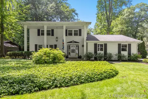 1408 Seminole Dr, Holland, MI 49424